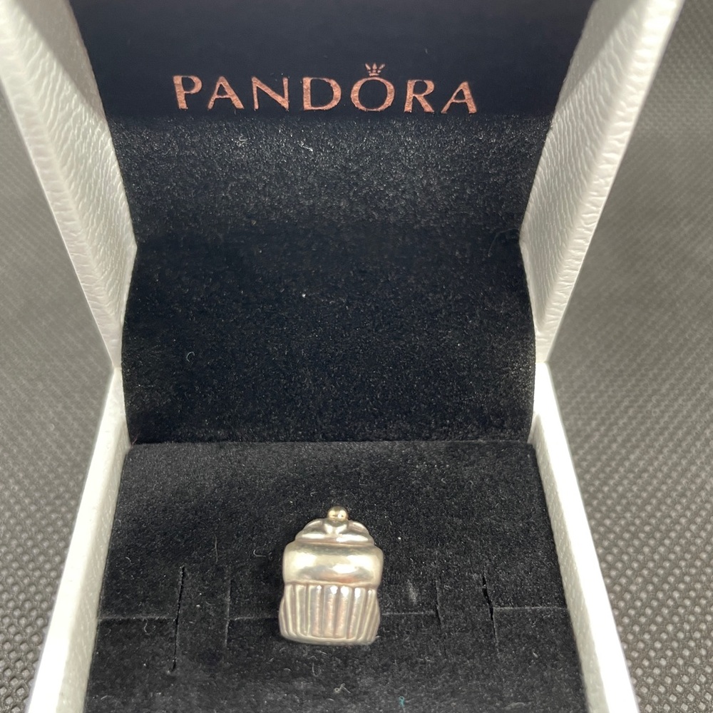 Pandora Charm🧁